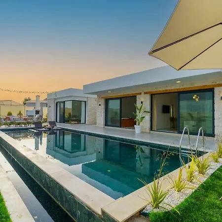 Villa Seashell House - Private, Luxury, Pool, Sauna *