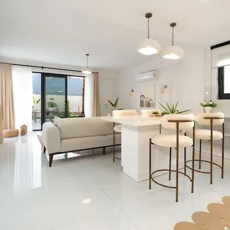 Villa Seashell House - Private, Luxury, Pool, Sauna