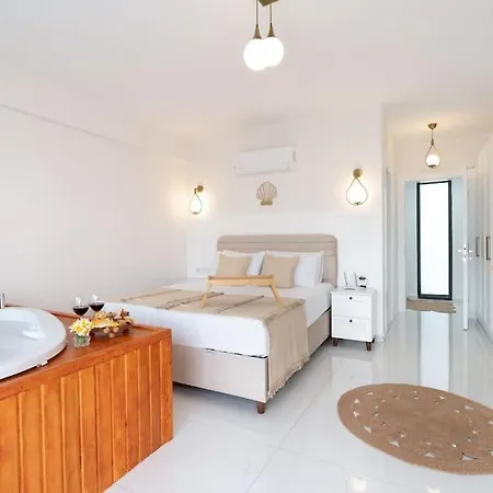 Seashell House - Private, Luxury, Pool, Sauna *