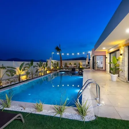 Seashell House - Private, Luxury, Pool, Sauna Villa