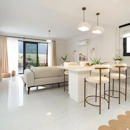 Villa Seashell House - Private, Luxury, Pool, Sauna